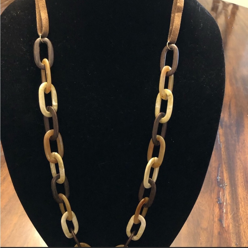 Acrylic chain and suede fashion necklace